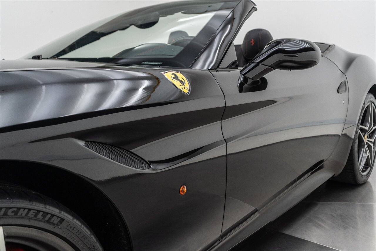 Used 2017 Ferrari California T RWD image 21