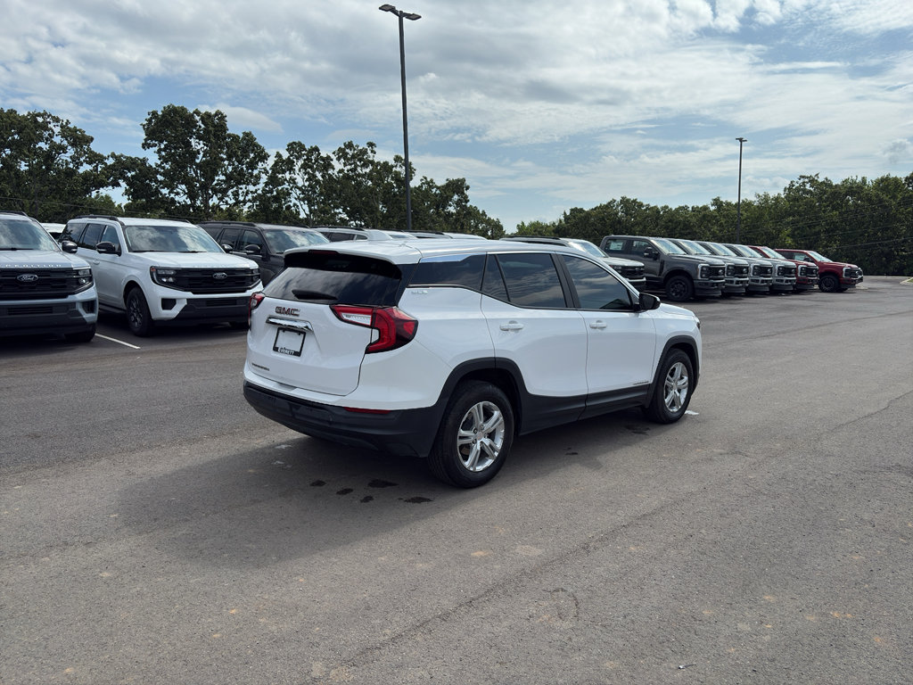 Used 2022 GMC Terrain SLE FWD image 3