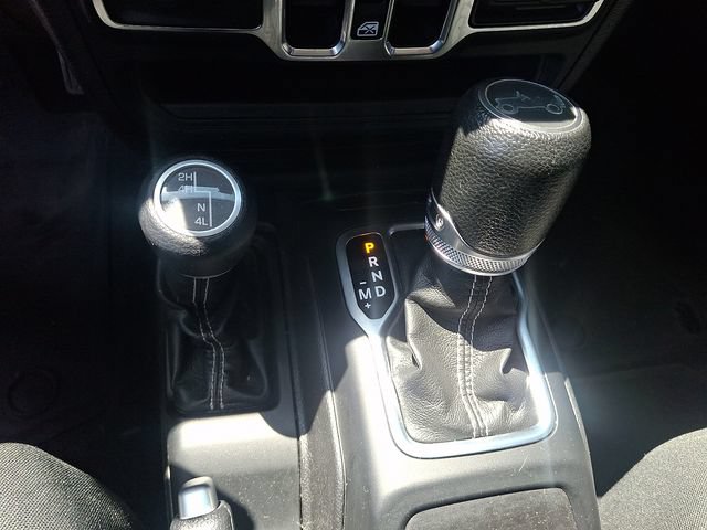 Used 2018 Jeep Wrangler Unlimited Sahara AWD/4WD image 14