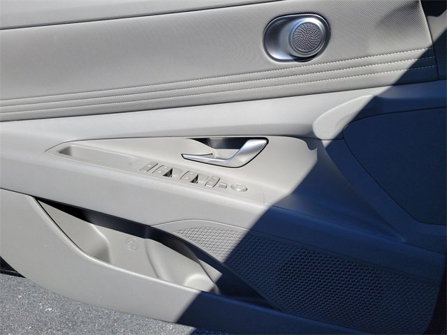 Used 2025 Hyundai Elantra Sport image 19