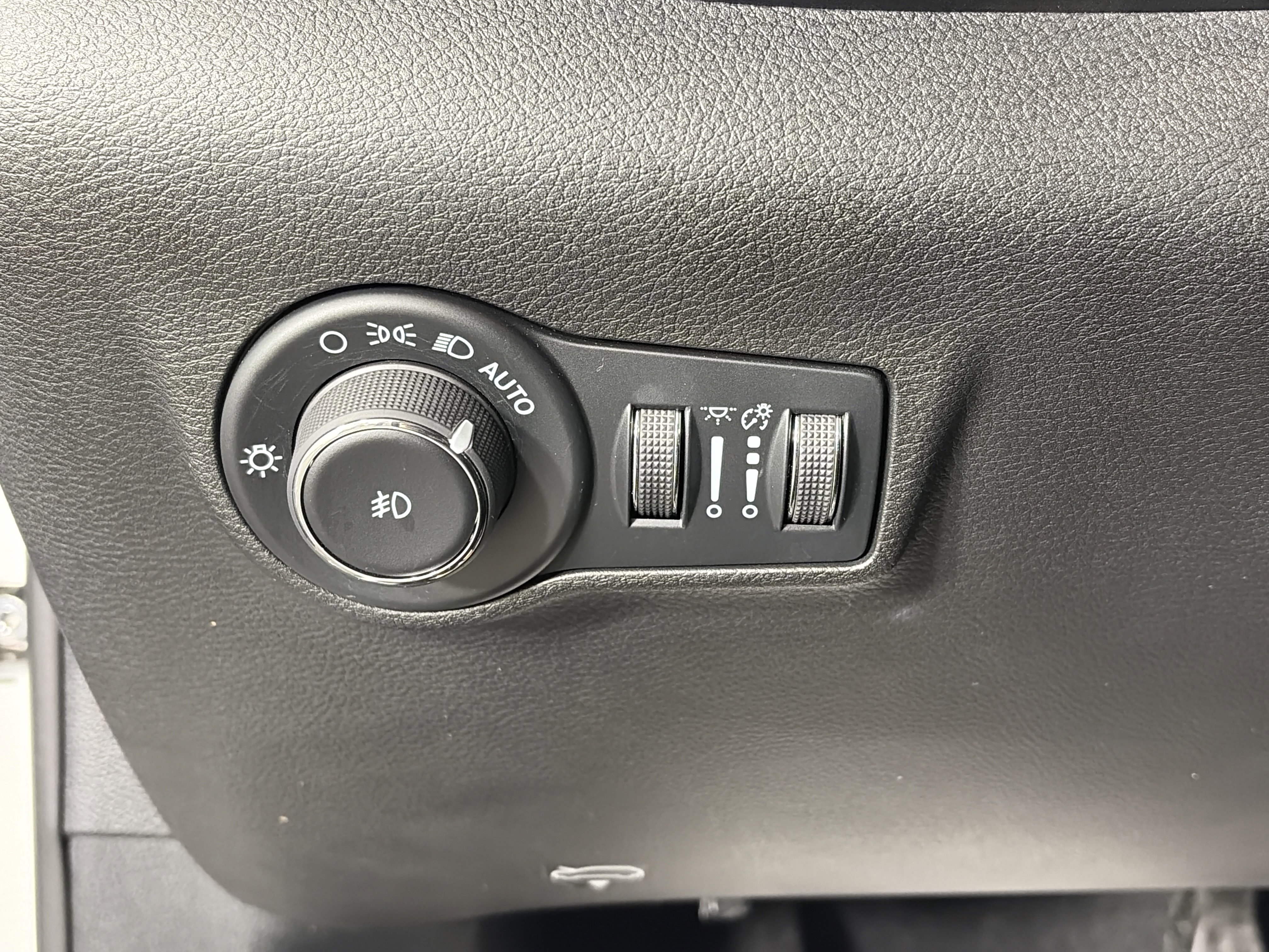 Used 2024 Jeep Compass Latitude w/ Convenience Group AWD/4WD image 26