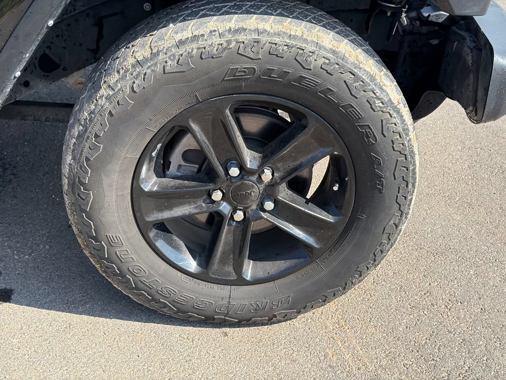 Used 2022 Jeep Wrangler Unlimited Sahara AWD/4WD image 12