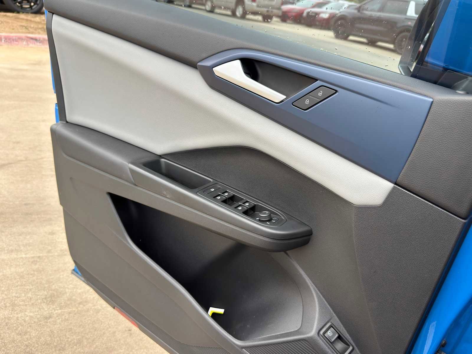 Used 2022 Volkswagen Taos SE w/ Panoramic Sunroof Package FWD image 21