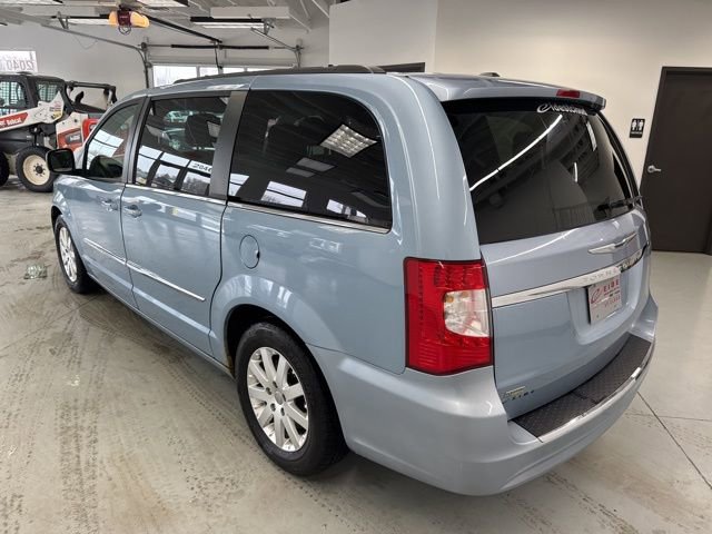 Used 2013 Chrysler Town & Country Touring image 8