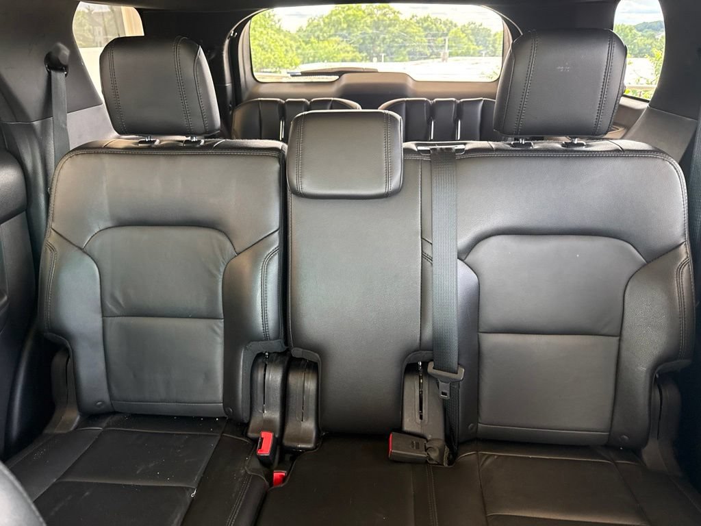Used 2016 Ford Explorer XLT w/ Equipment Group 202A AWD/4WD image 29