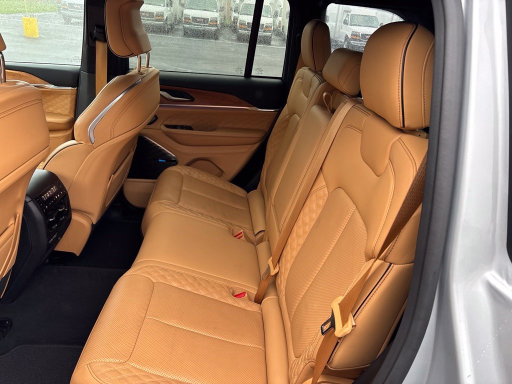 Used 2022 Jeep Grand Cherokee Summit AWD/4WD image 27