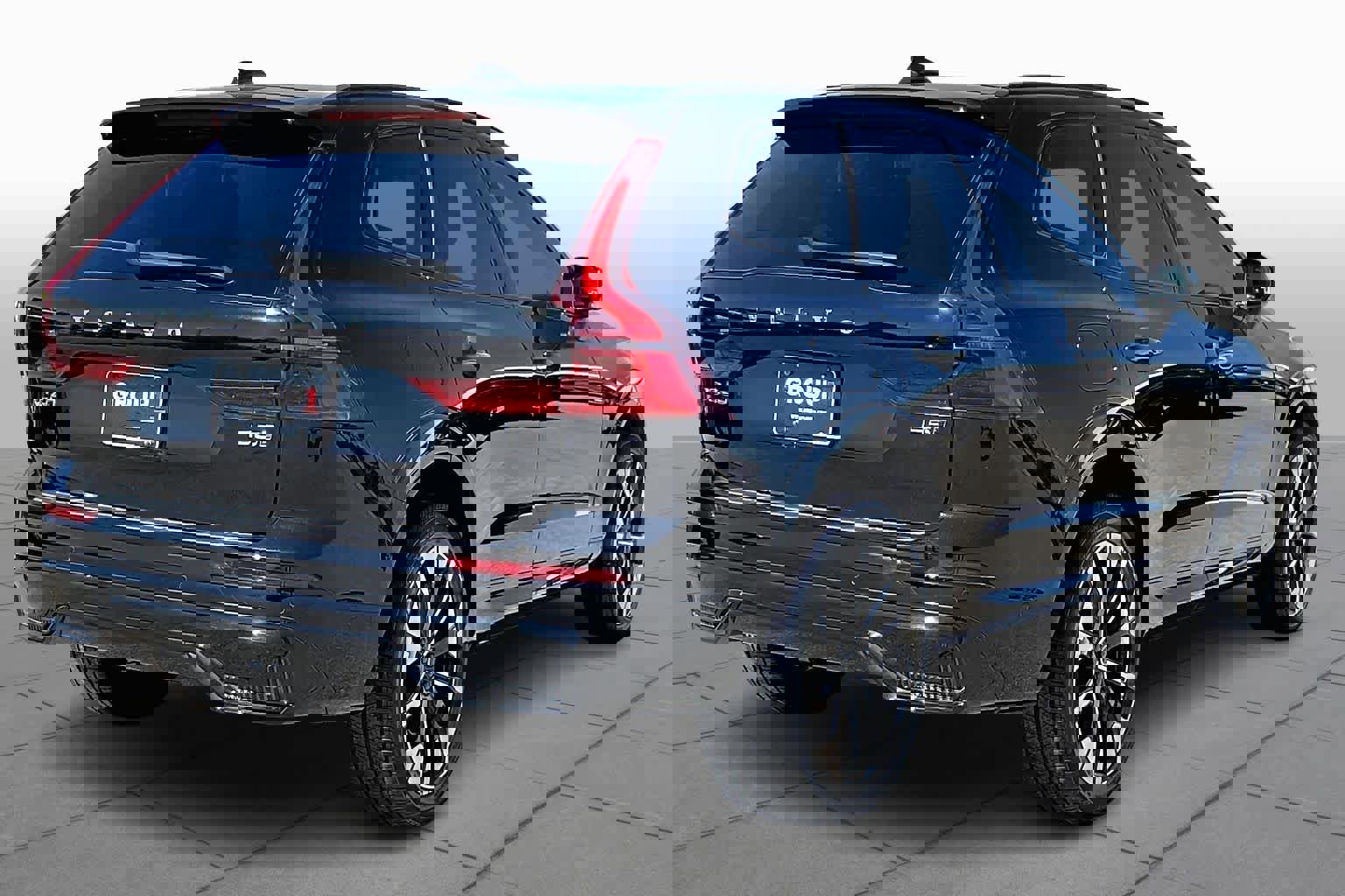 Used 2026 Volvo XC60 B5 Ultra w/ Protection Package Premier image 13