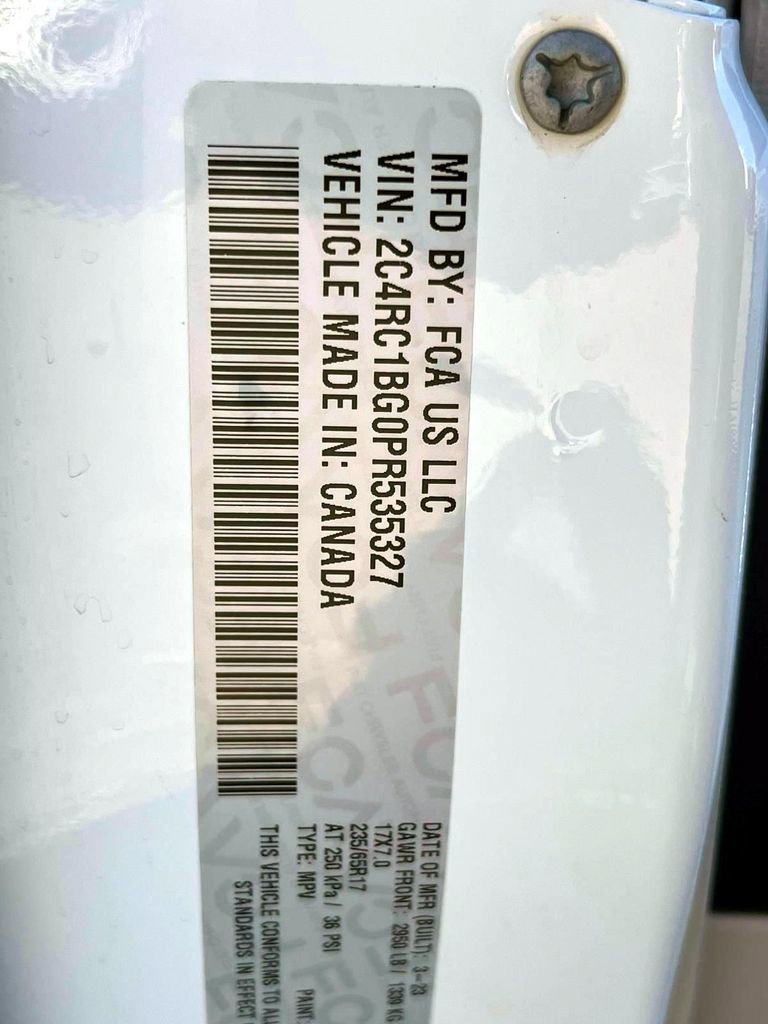 Used 2023 Chrysler Pacifica Touring-L image 19