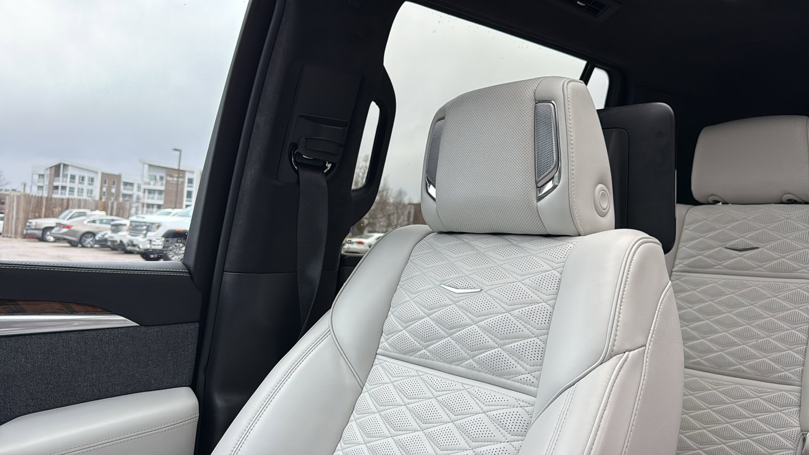 Used 2025 Cadillac Escalade Premium Luxury Platinum image 24