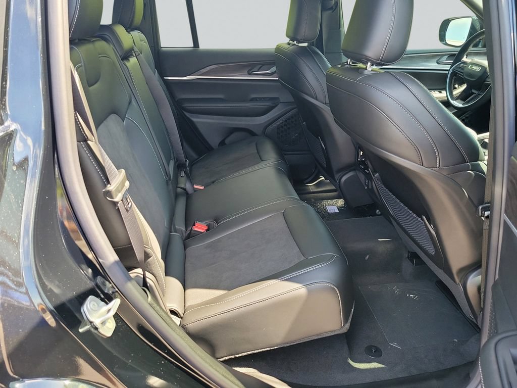 New 2026 Jeep Grand Cherokee Altitude RWD image 33
