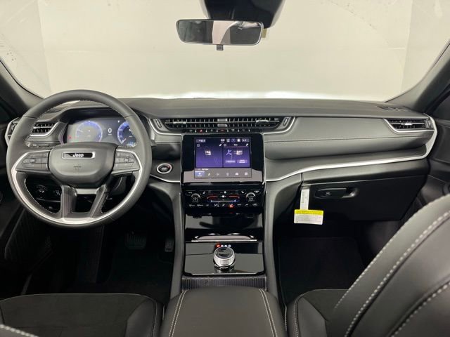 New 2025 Jeep Grand Cherokee Laredo image 13