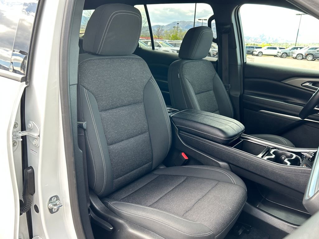 Used 2025 Chevrolet Traverse LT w/ Midnight/Sport Edition AWD/4WD image 19