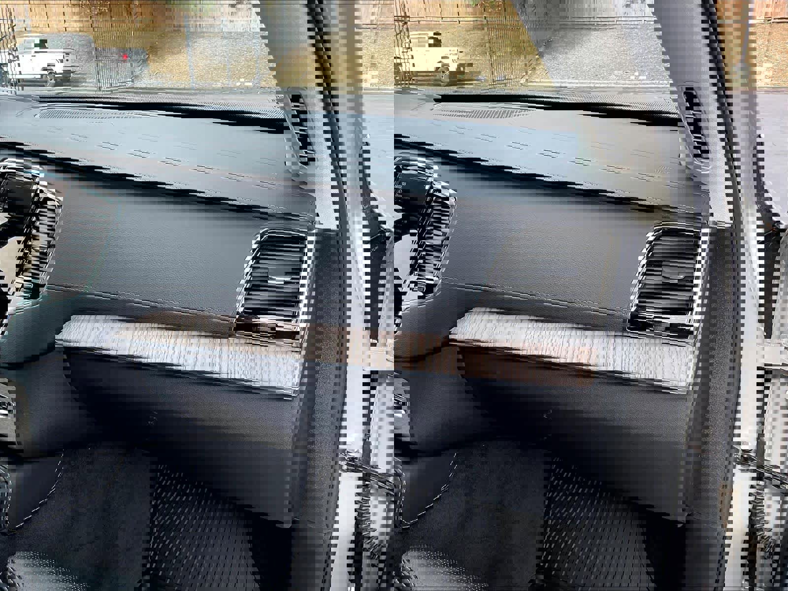 Used 2023 Volvo XC90 T8 Ultimate w/ Protection Package image 19