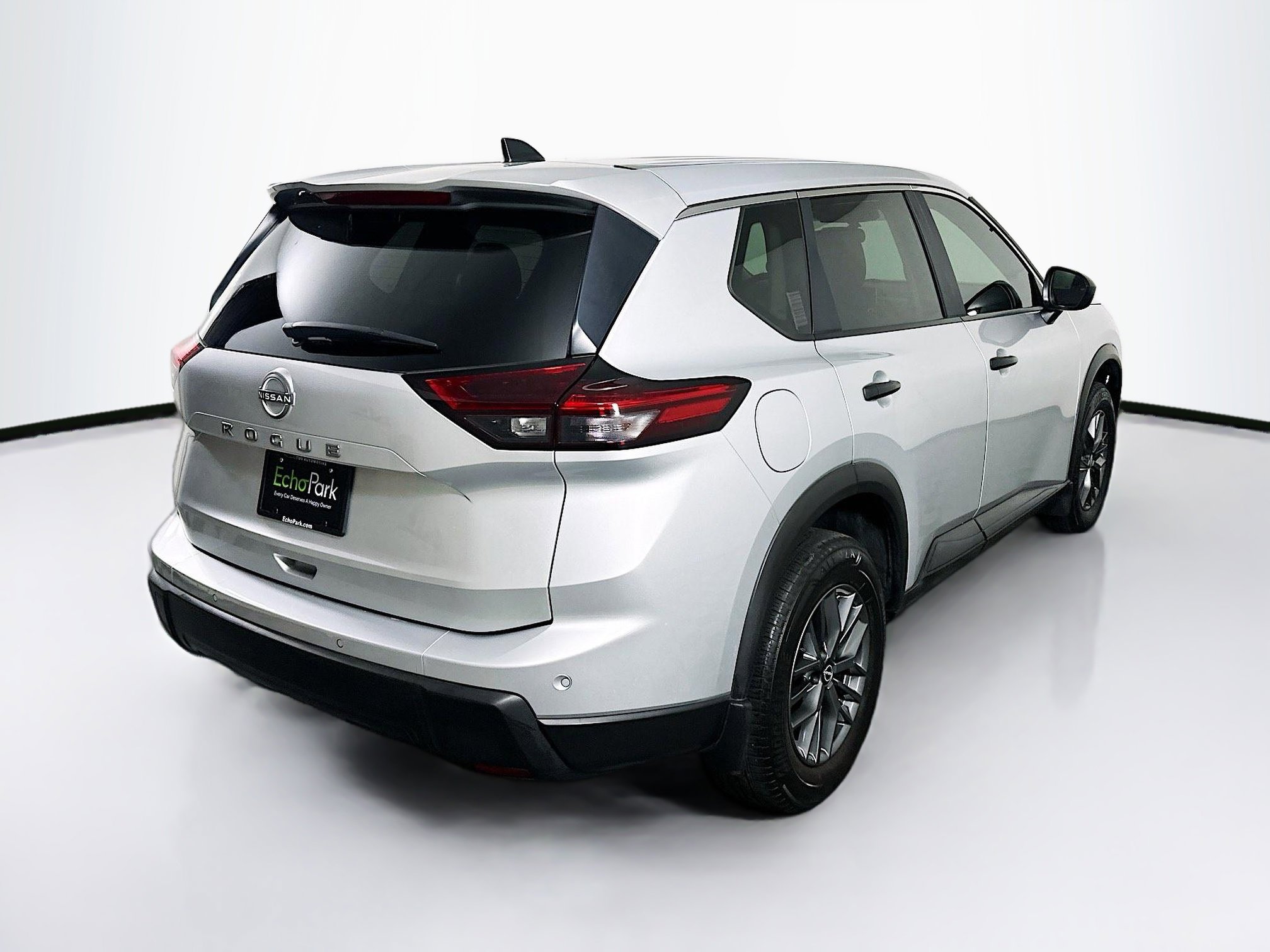 Used 2024 Nissan Rogue S FWD image 9