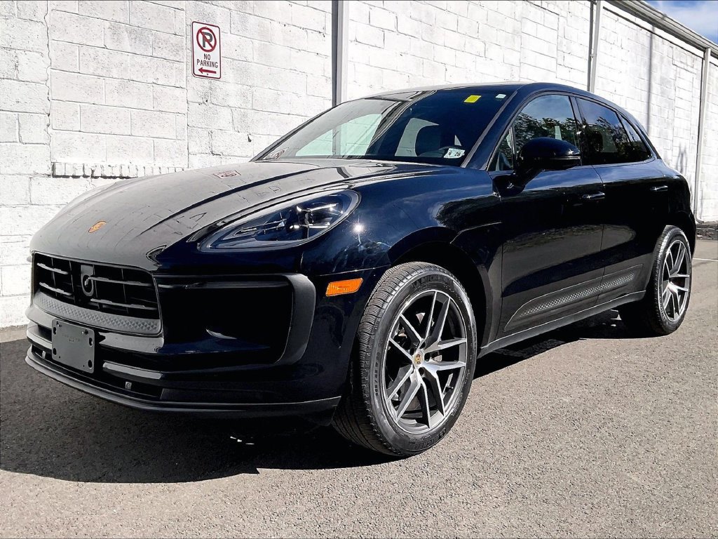 Certified 2023 Porsche Macan AWD/4WD image 1
