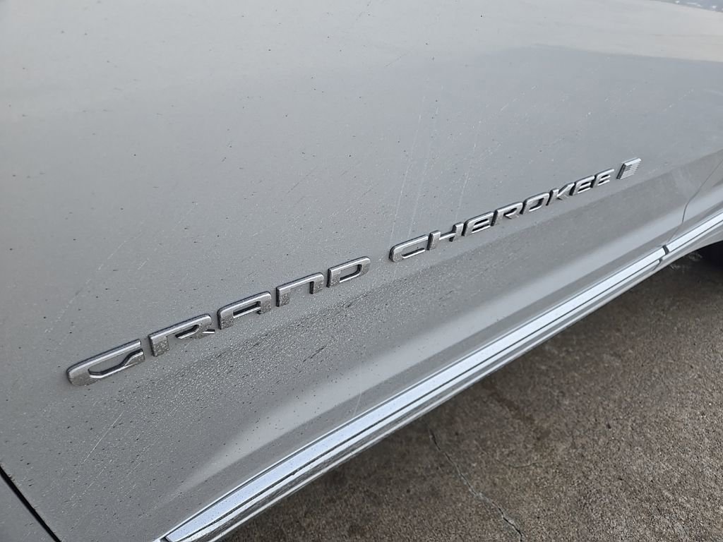 Used 2025 Jeep Grand Cherokee Summit image 16