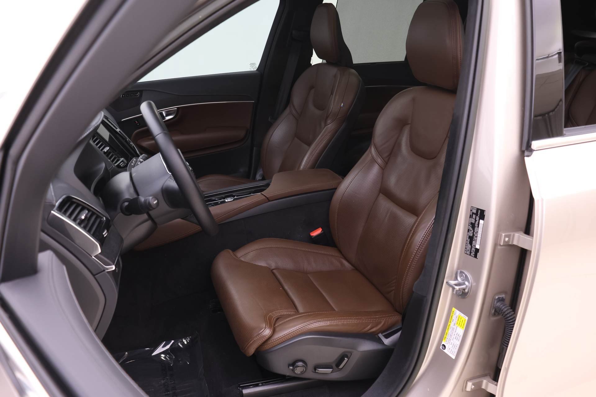 Certified 2023 Volvo XC90 B6 Ultimate image 10