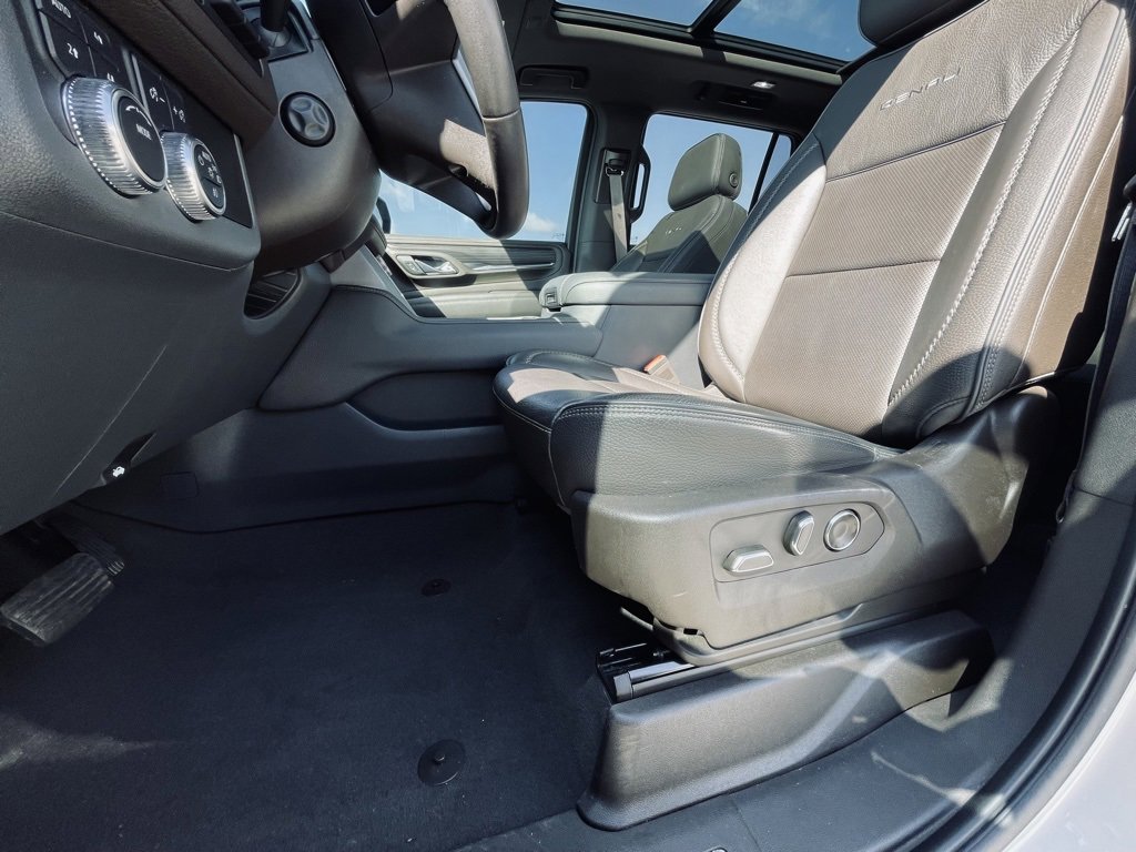 Used 2021 GMC Yukon Denali w/ Denali Premium Package image 23