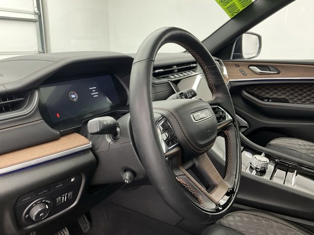 Used 2022 Jeep Grand Cherokee Summit w/ Luxury Tech Group V image 16