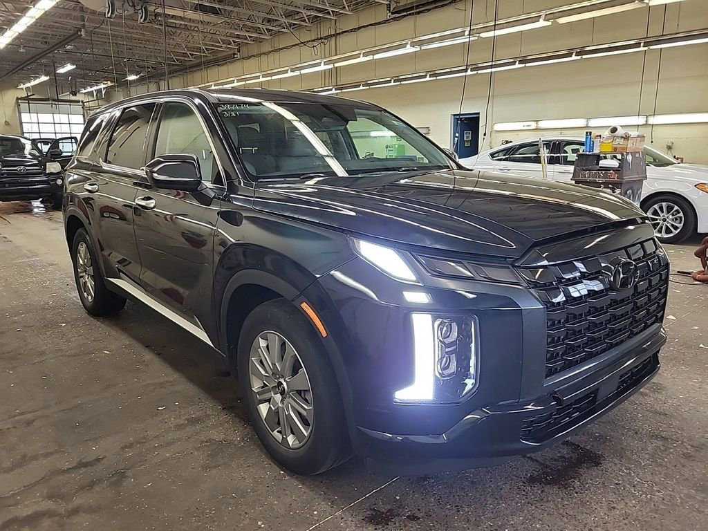 Used 2023 Hyundai Palisade SE w/ Cargo Package AWD/4WD image 3