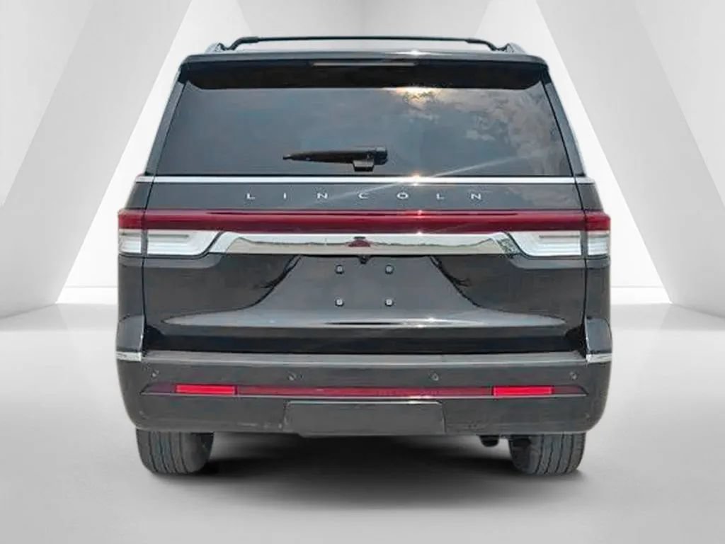 Used 2023 Lincoln Navigator L Reserve AWD/4WD image 7