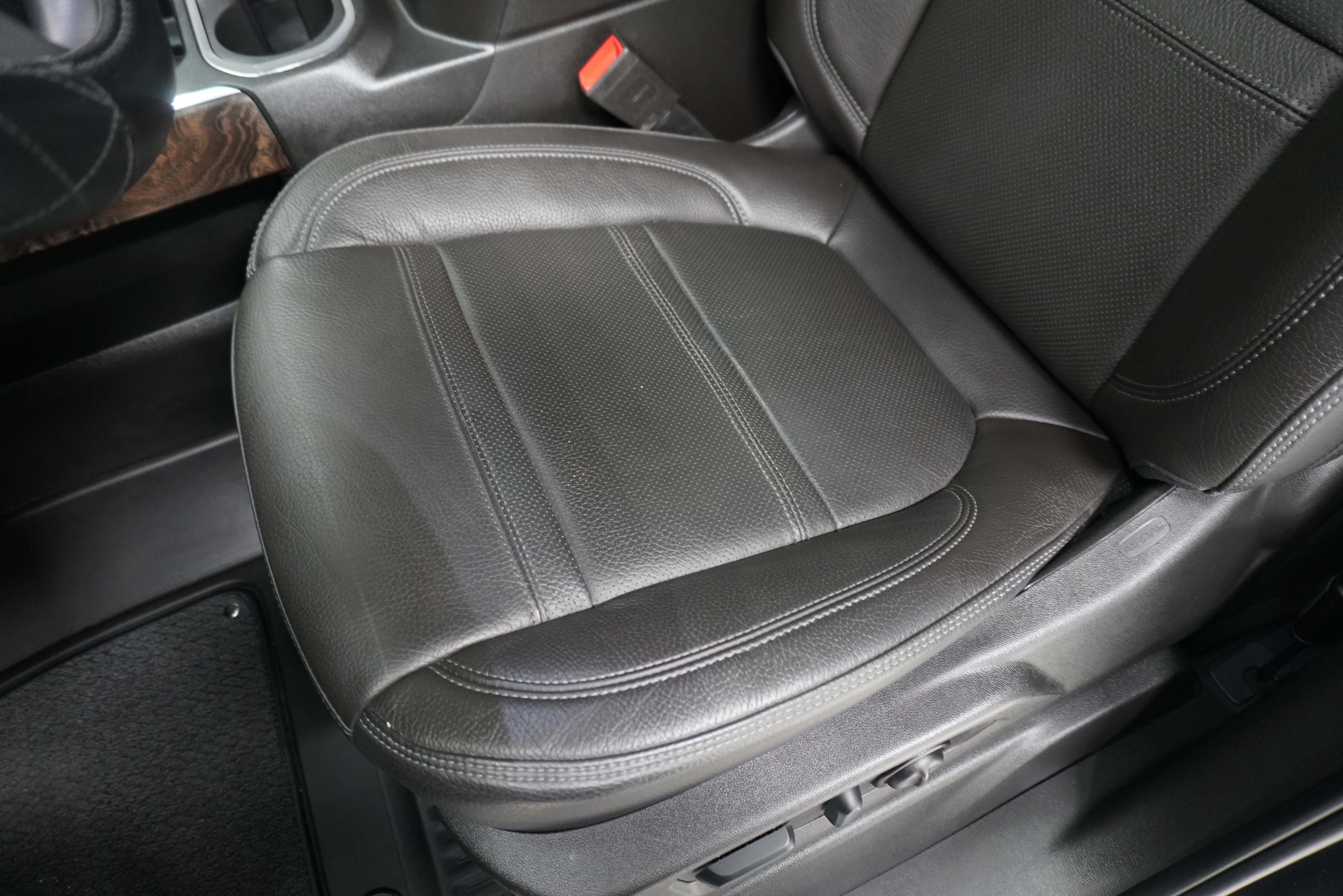 Used 2023 GMC Sierra 3500 Denali w/ Denali Black Diamond Edition image 12