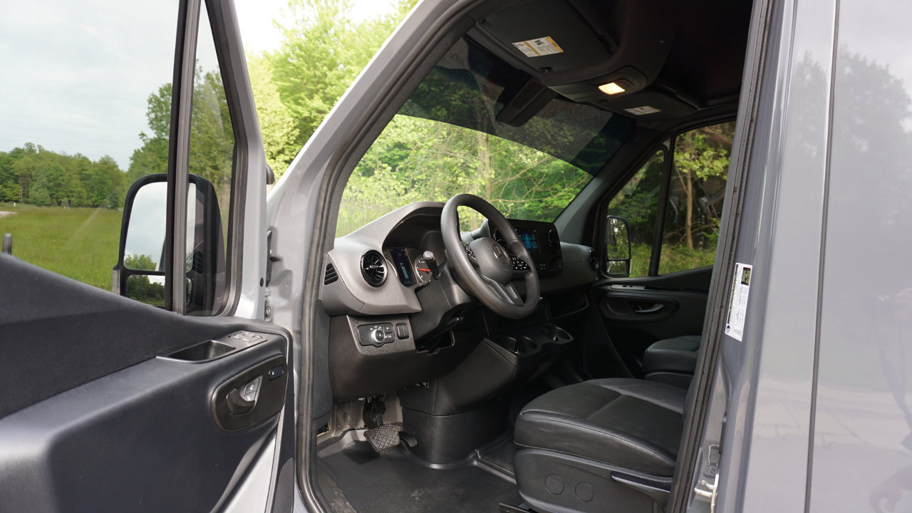 Used 2024 Mercedes-Benz Sprinter 2500 image 14