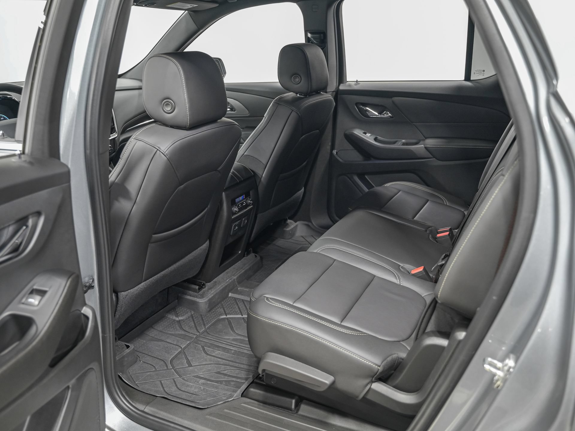 Used 2023 Chevrolet Traverse LT w/ LT Premium Package AWD/4WD image 26