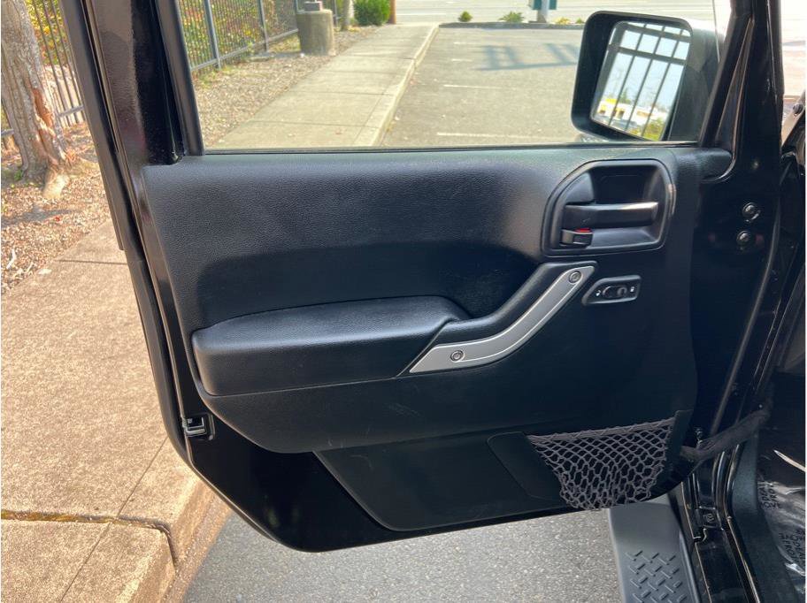 Used 2017 Jeep Wrangler Unlimited Sahara image 7