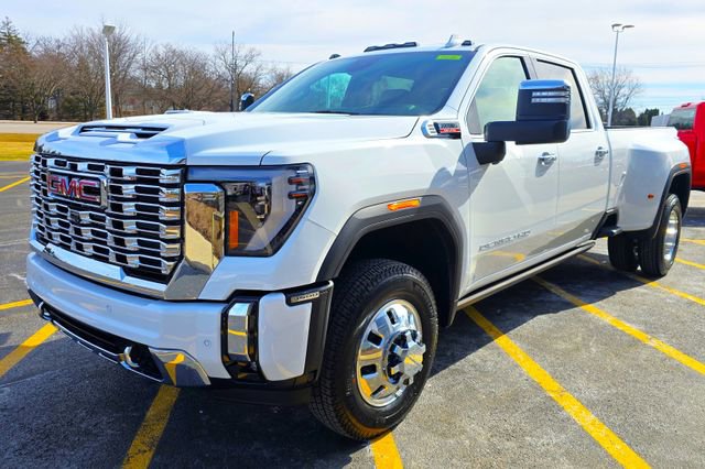 New 2026 GMC Sierra 3500 Denali w/ Denali Reserve Package image 4