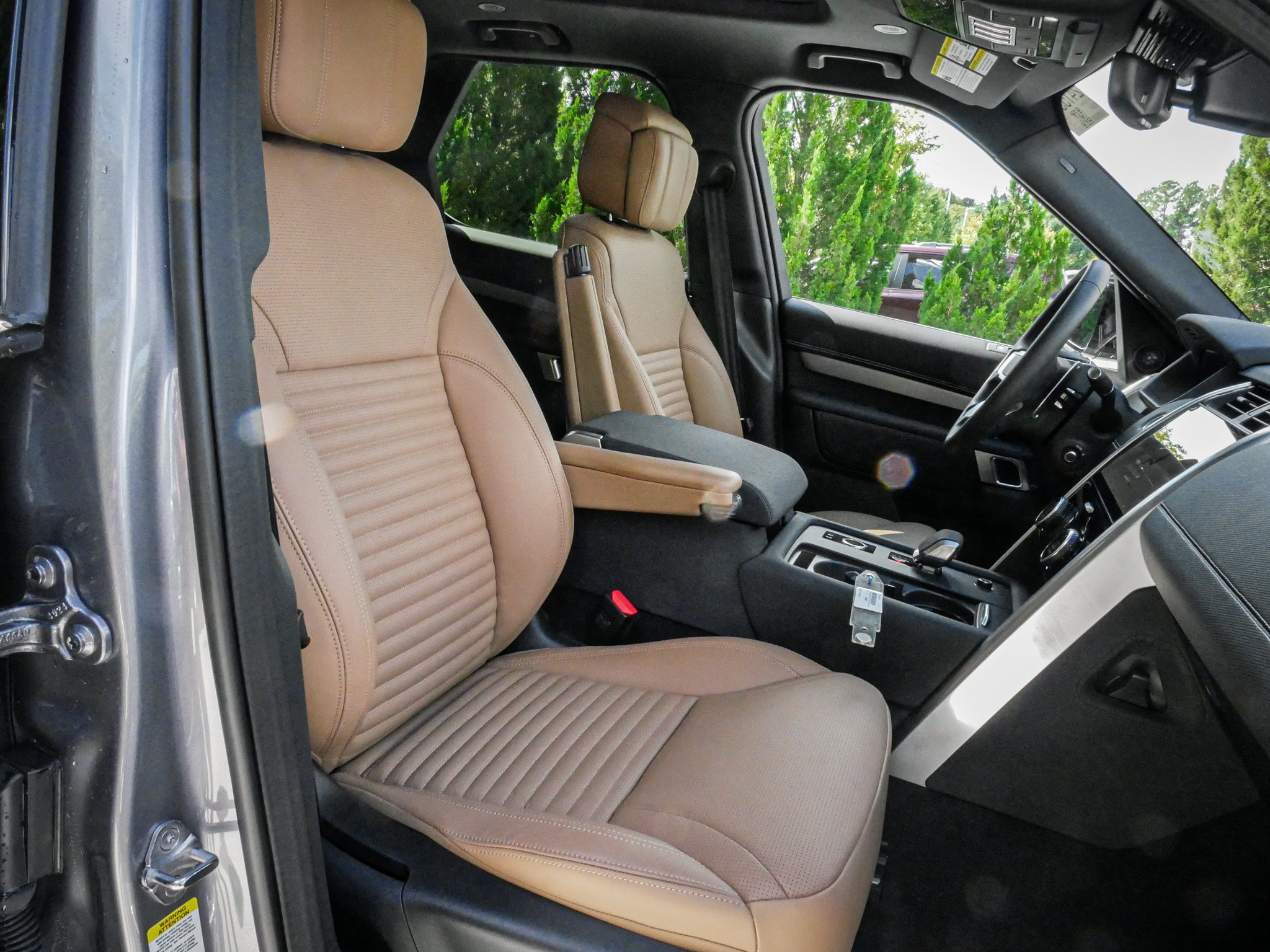 Used 2026 Land Rover Discovery Limited Edition AWD/4WD image 33