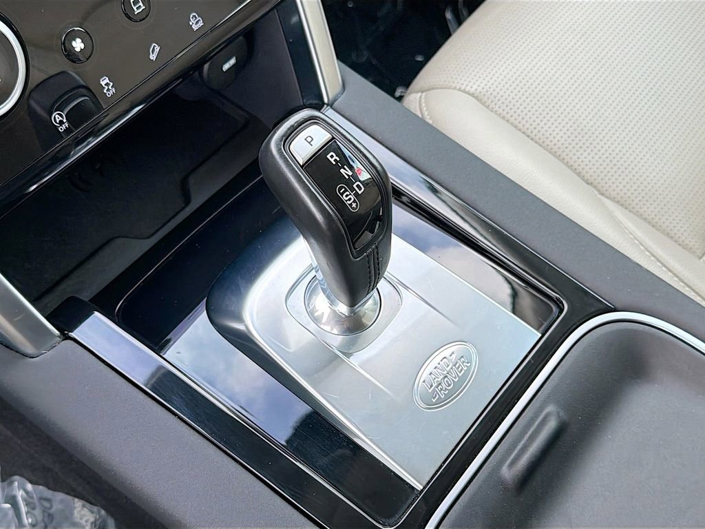 Used 2020 Land Rover Discovery Sport SE image 29