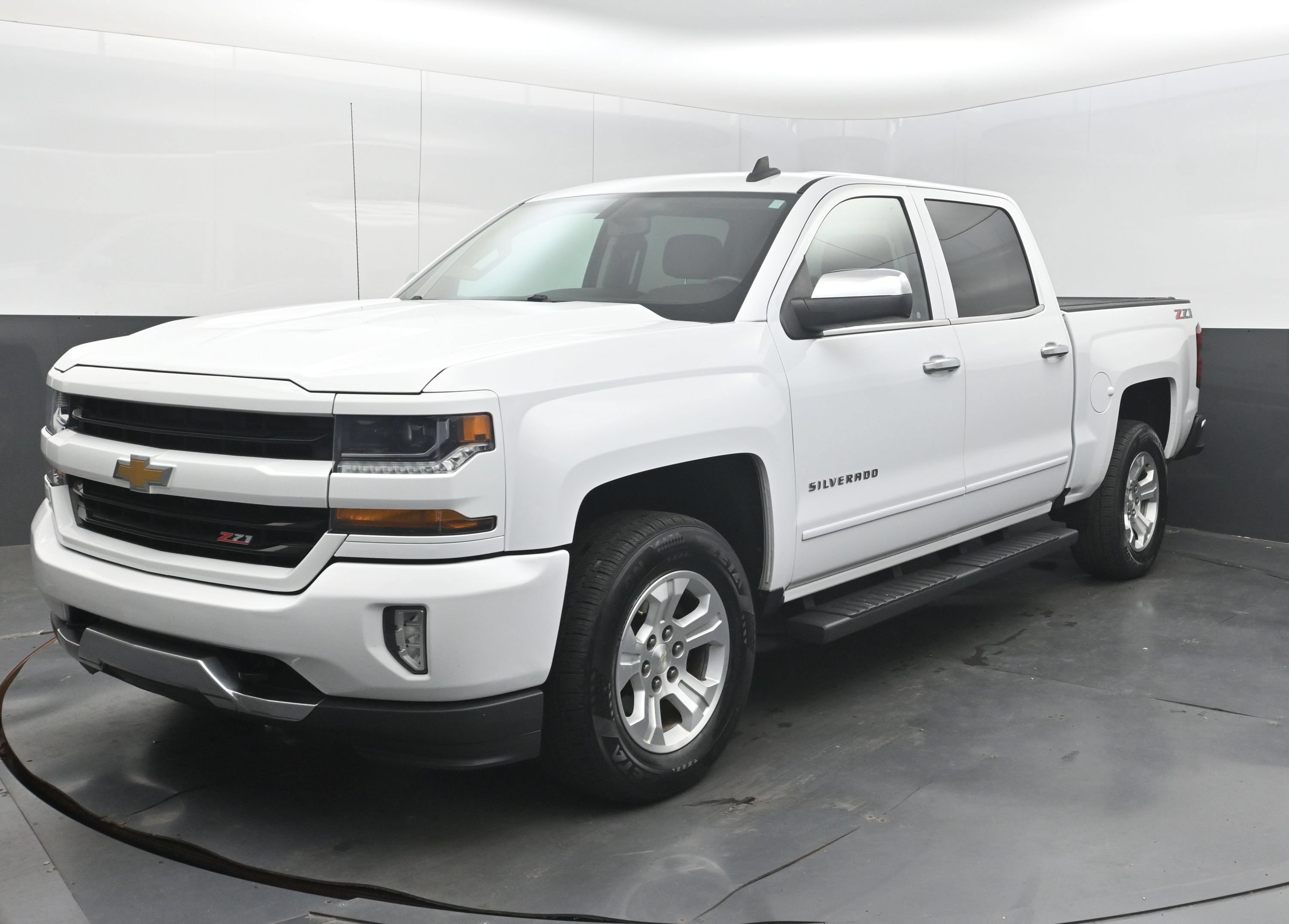 Used 2018 Chevrolet Silverado 1500 LT w/ All Star Edition AWD/4WD image 4