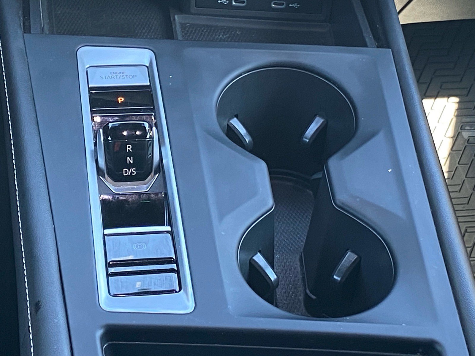 Used 2024 Volkswagen Atlas Cross Sport SE AWD/4WD image 9