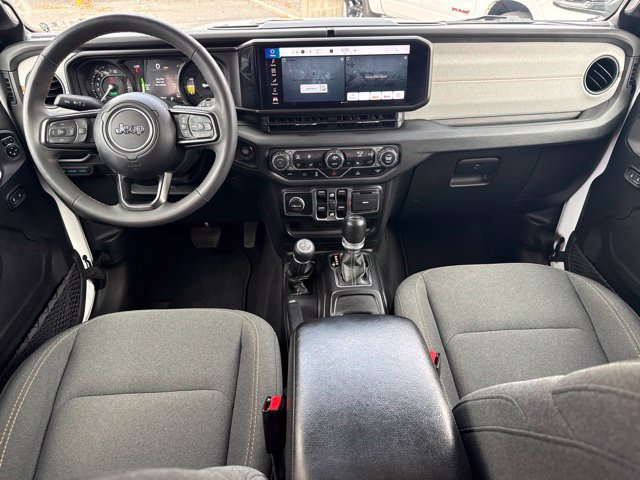 Used 2024 Jeep Wrangler Unlimited w/ Convenience Group AWD/4WD image 5