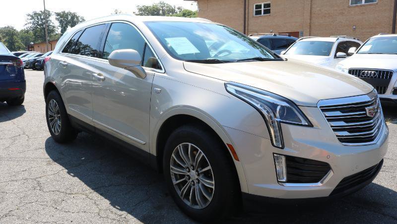 Used 2017 Cadillac XT5 Luxury w/ Driver Awareness Package FWD image 3