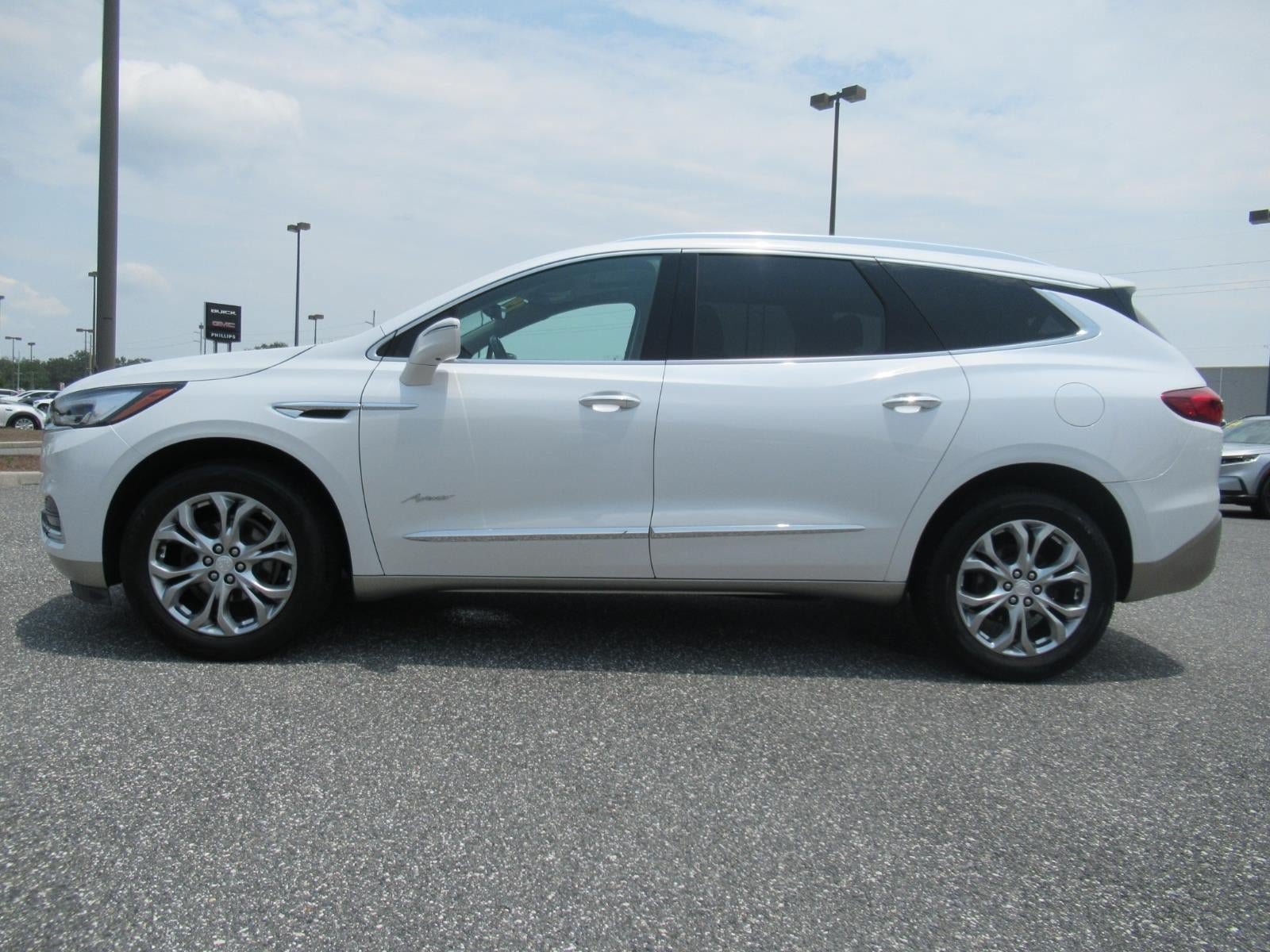 Used 2019 Buick Enclave Avenir w/ Avenir Technology Package FWD image 4