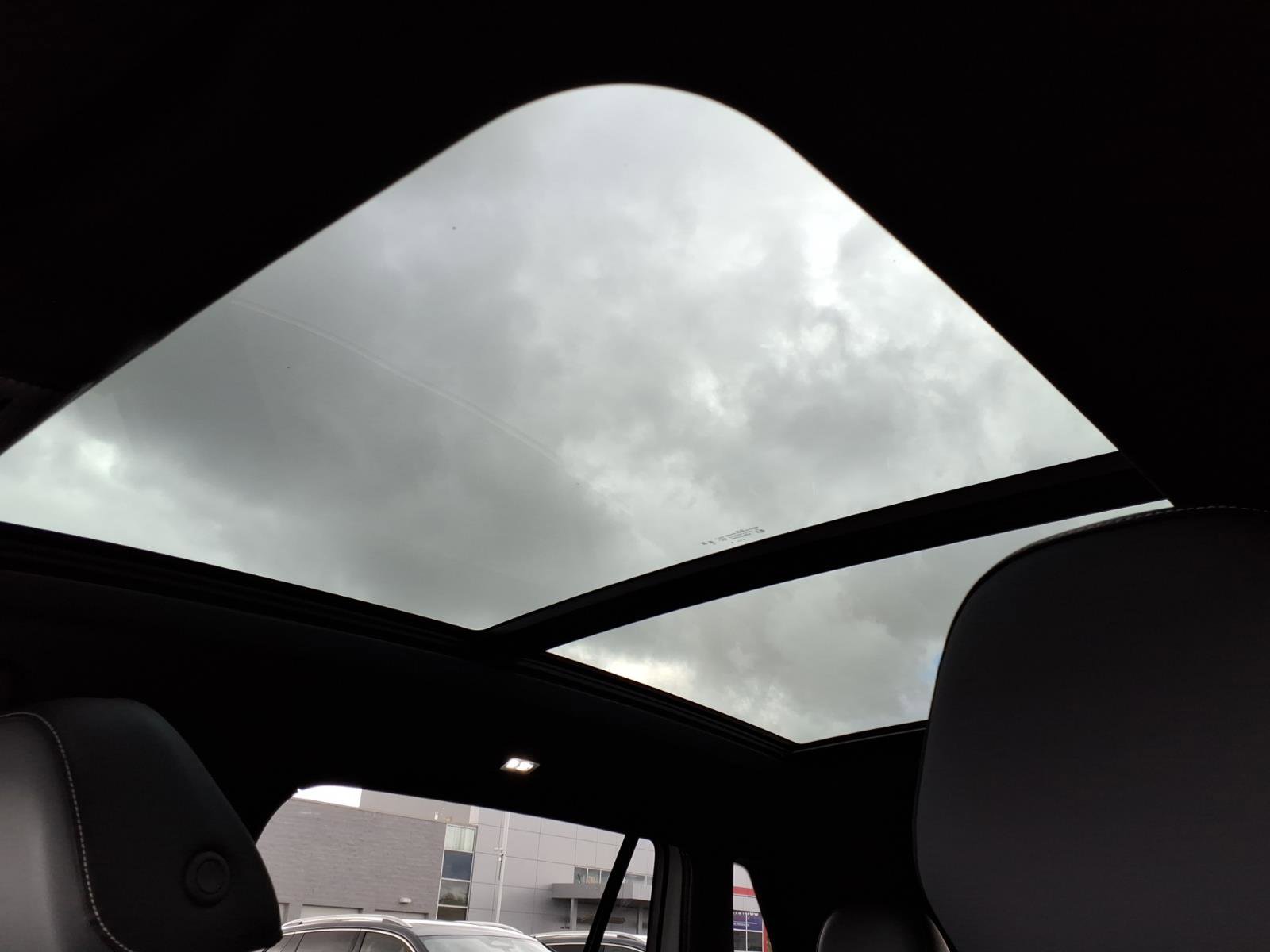 New 2026 Volkswagen Tiguan SE R-Line image 9