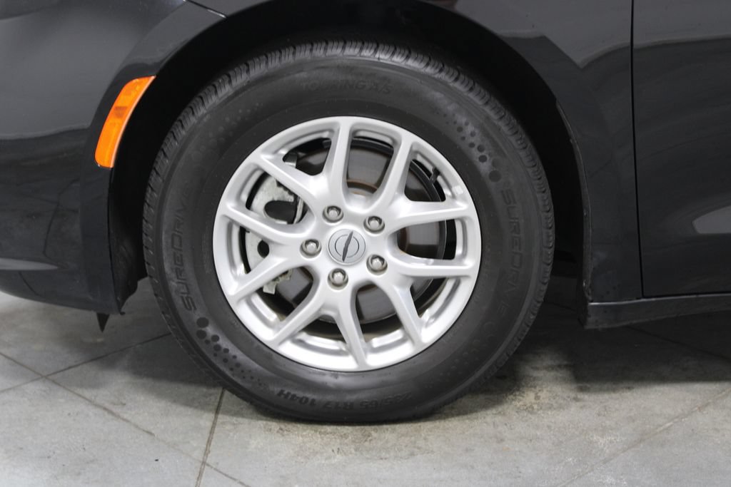 Used 2025 Chrysler Pacifica Select FWD image 18