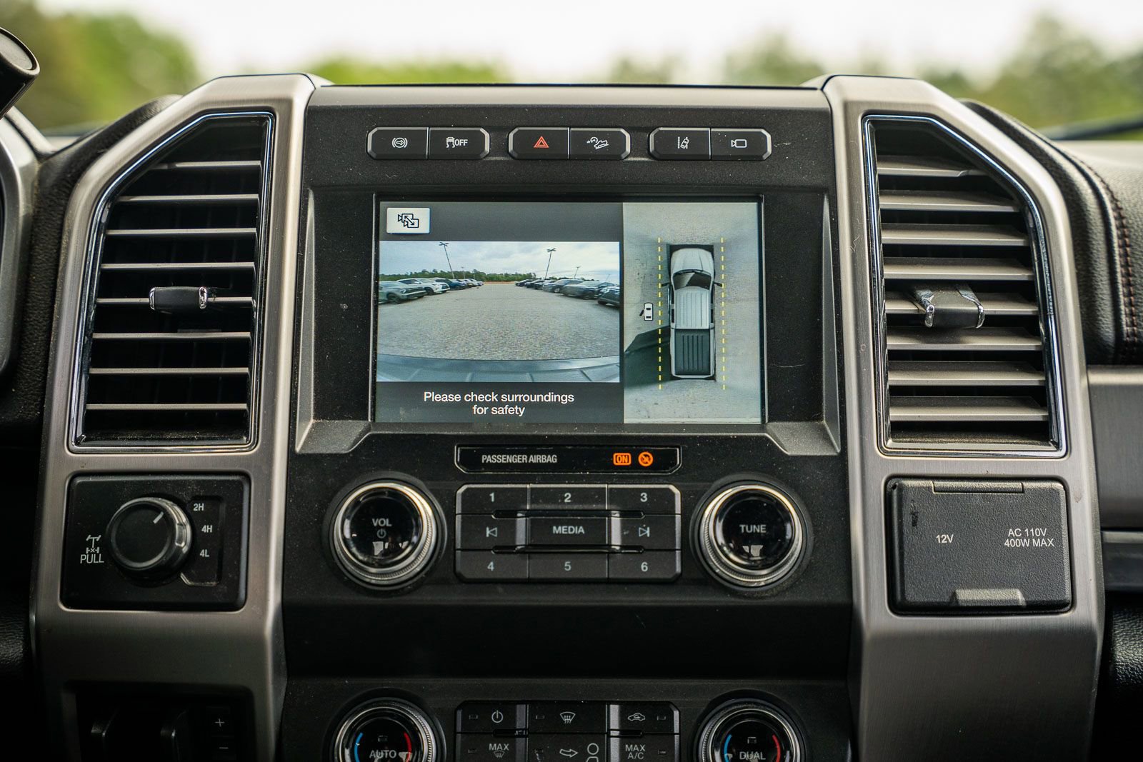 Certified 2019 Ford F250 Platinum w/ Platinum Ultimate Package AWD/4WD image 41