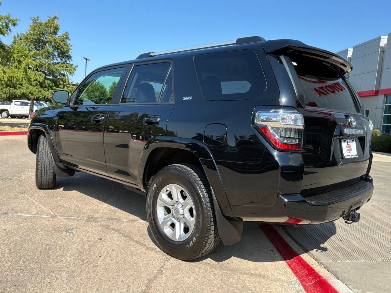 Used 2023 Toyota 4Runner SR5 Premium w/ Moonroof Package RWD image 8
