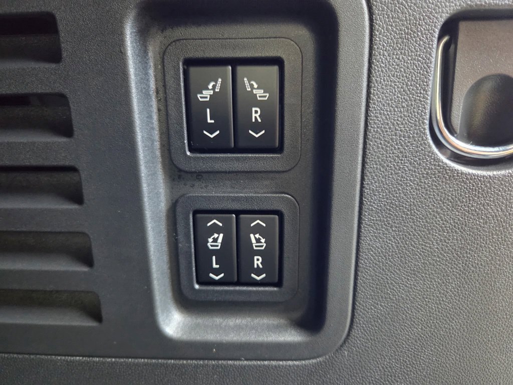 Used 2026 Chevrolet Traverse High Country w/ LPO, Floor Liner Package AWD/4WD image 17