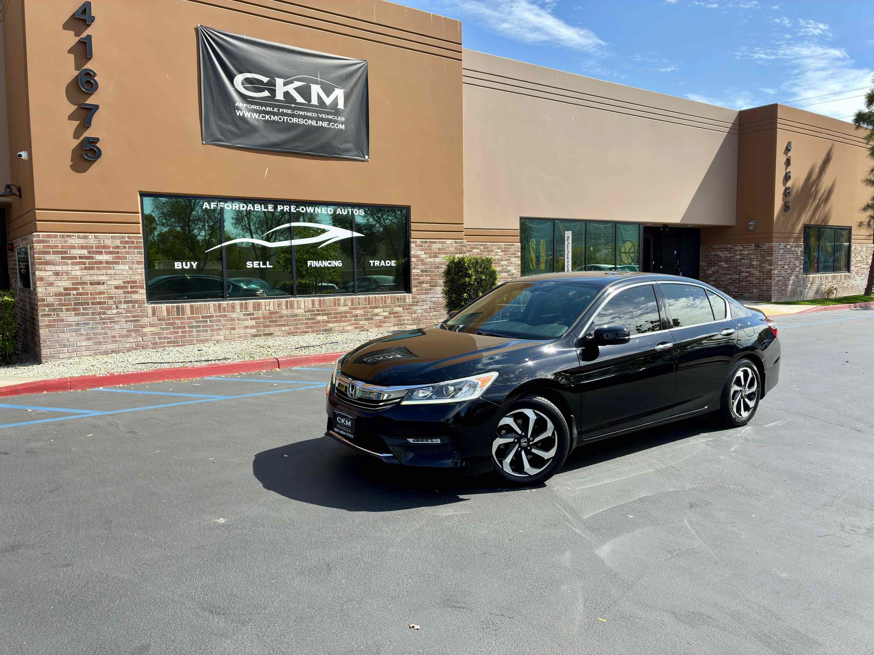 Used 2017 Honda Accord EX-L image 2