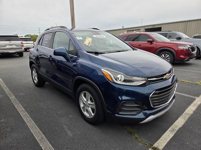 Used 2020 Chevrolet Trax LT w/ LT Convenience Package FWD image 2