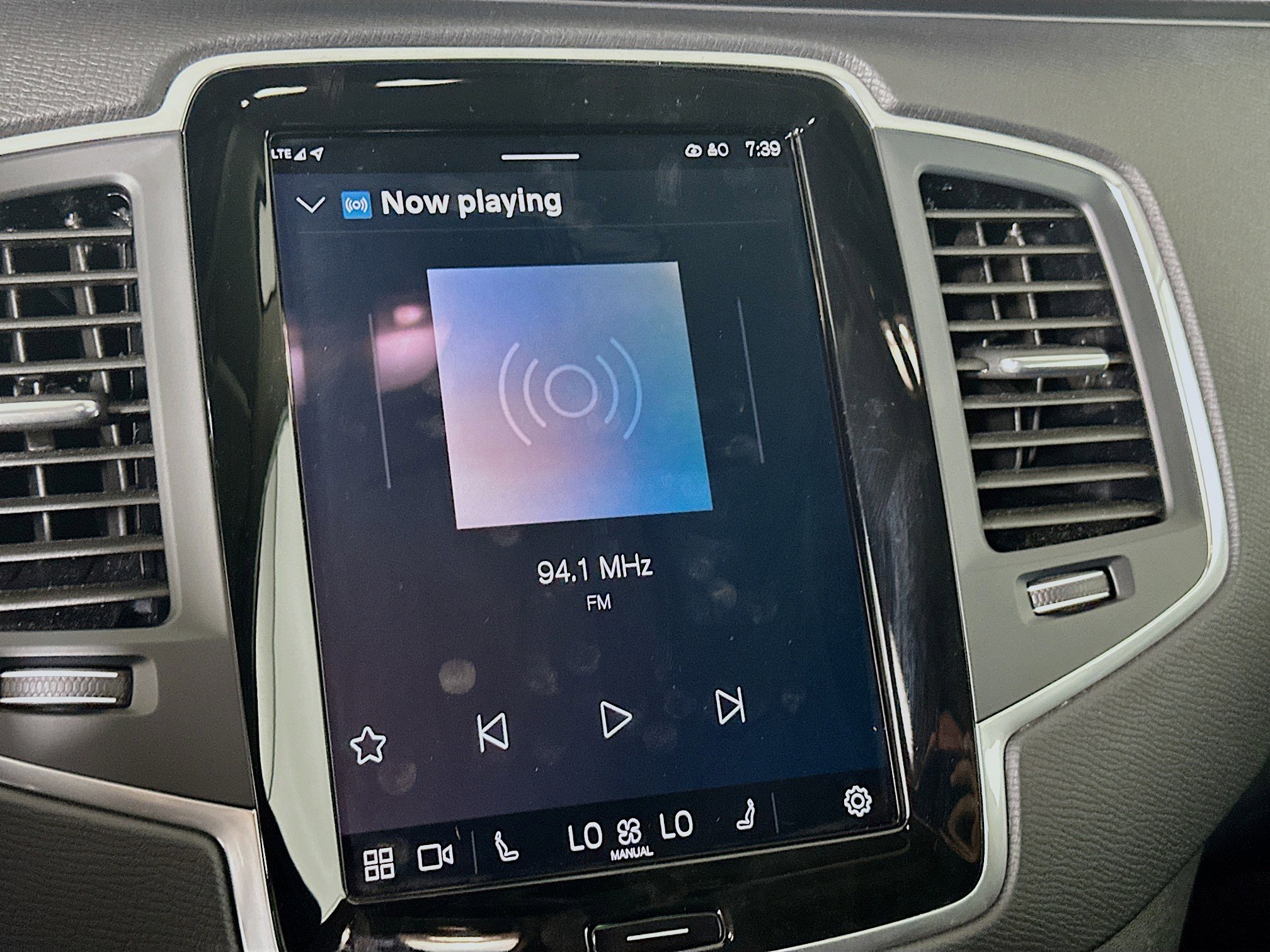 Used 2024 Volvo XC90 B5 Core image 19