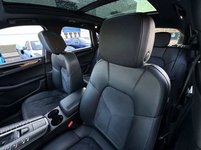 Used 2017 Porsche Macan image 34