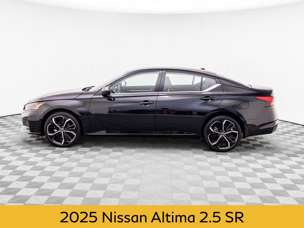 Used 2025 Nissan Altima 2.5 SR AWD/4WD image 2
