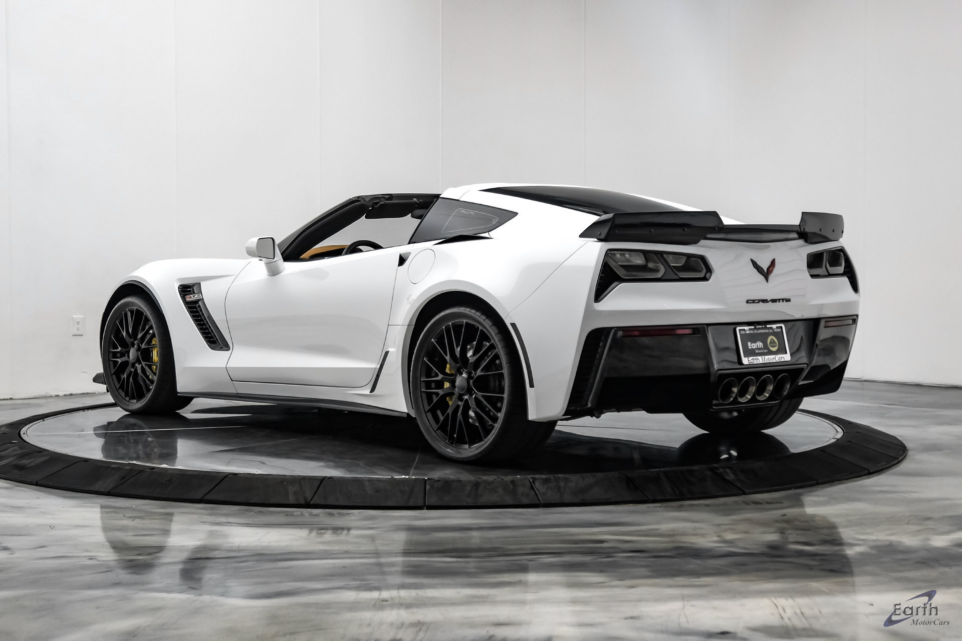 Used 2016 Chevrolet Corvette Z06 w/ 2LZ Preferred Equipment Group RWD image 12
