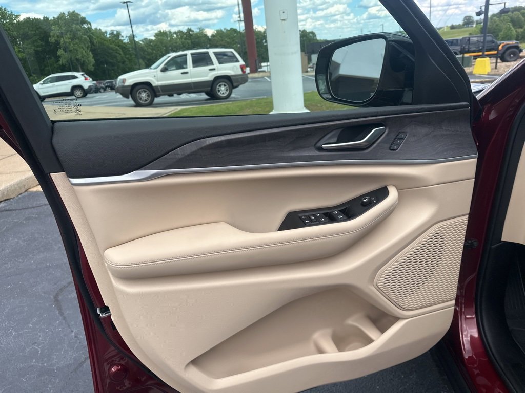 New 2025 Jeep Grand Cherokee L Limited image 26