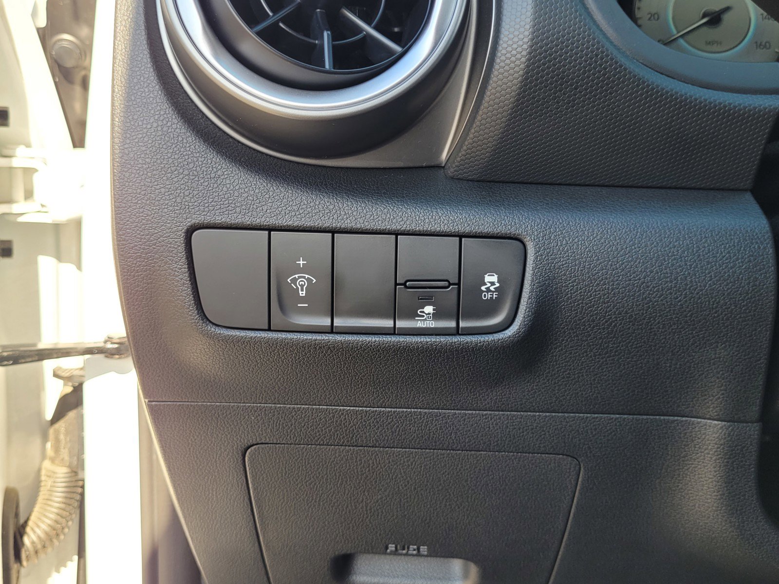 Used 2023 Hyundai Kona SEL image 24